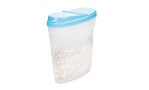 Food storage container (with breakfast cereal).